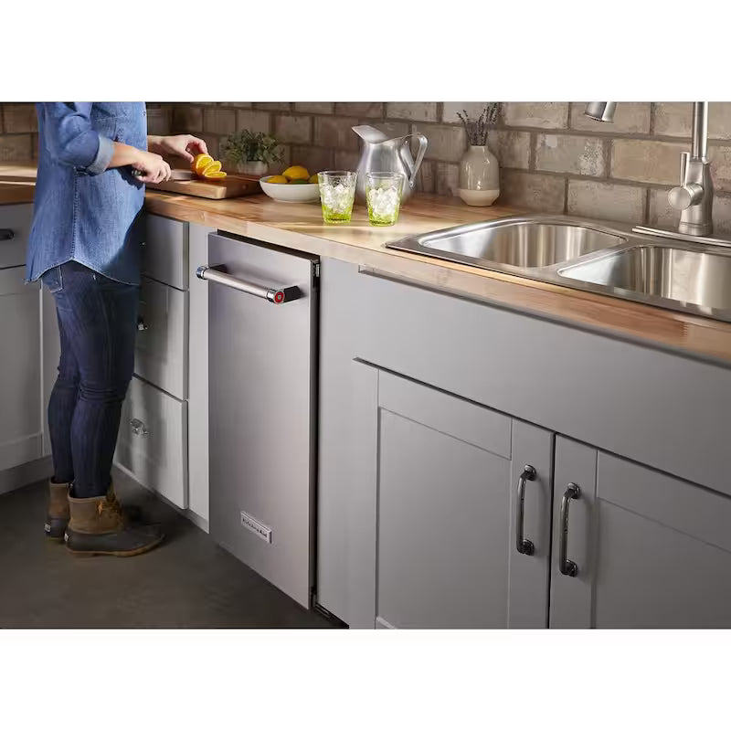 Built-in Ice Maker in PrintShield Stainless Steel J53726