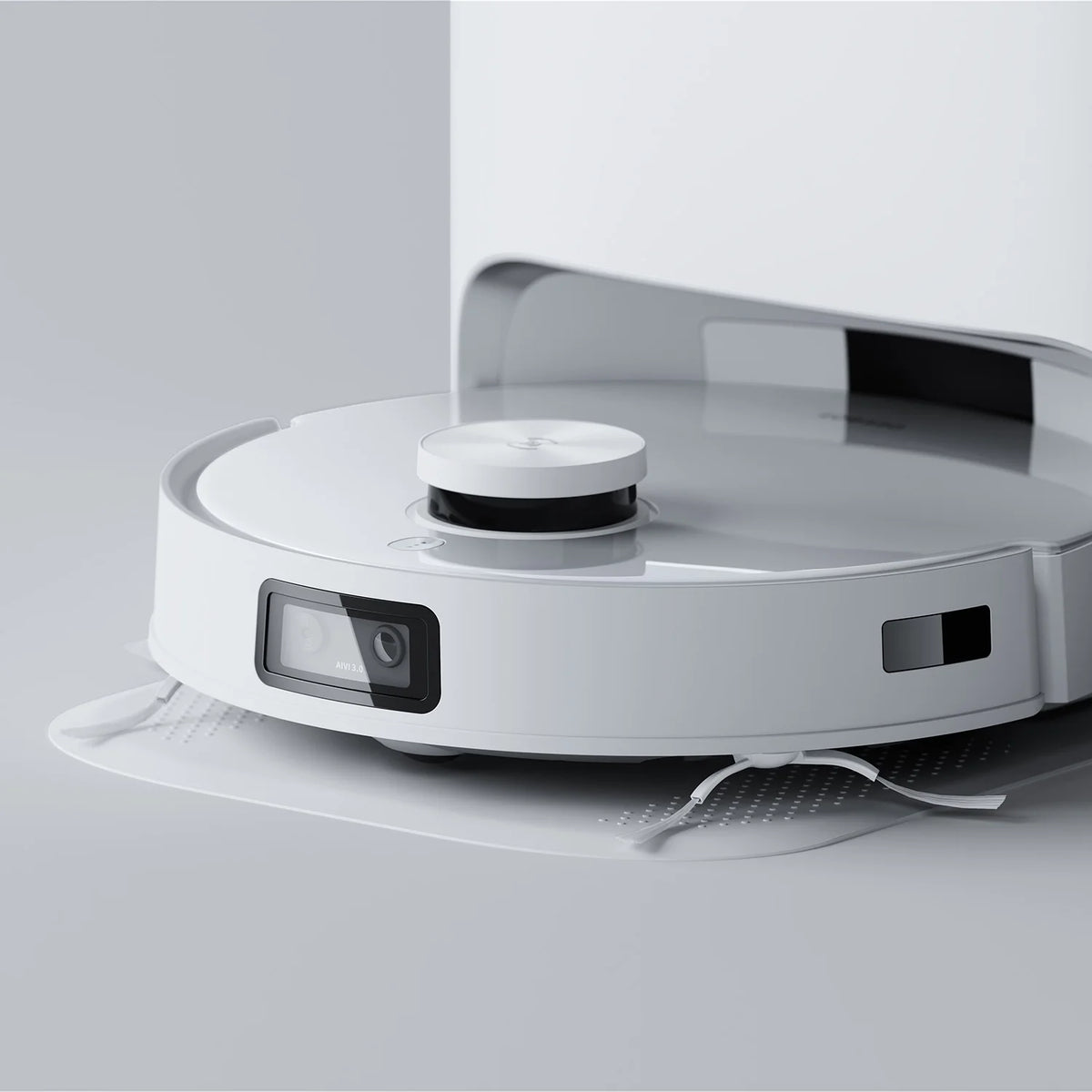 White Robot Vacuum and Mop with Auto-Empty Station R21837
