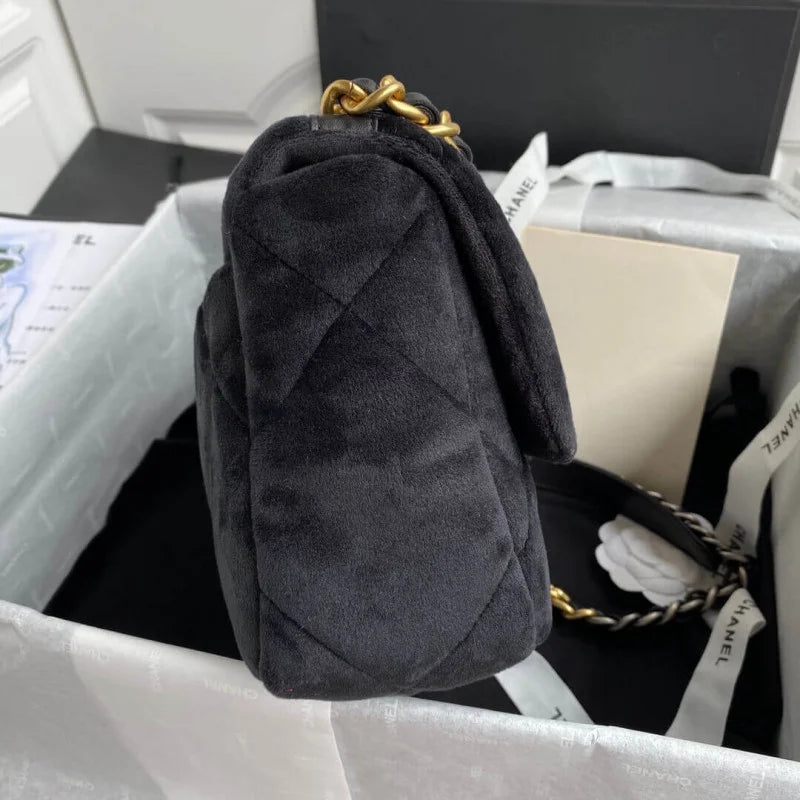 Small Velvet Flap Bag I8376